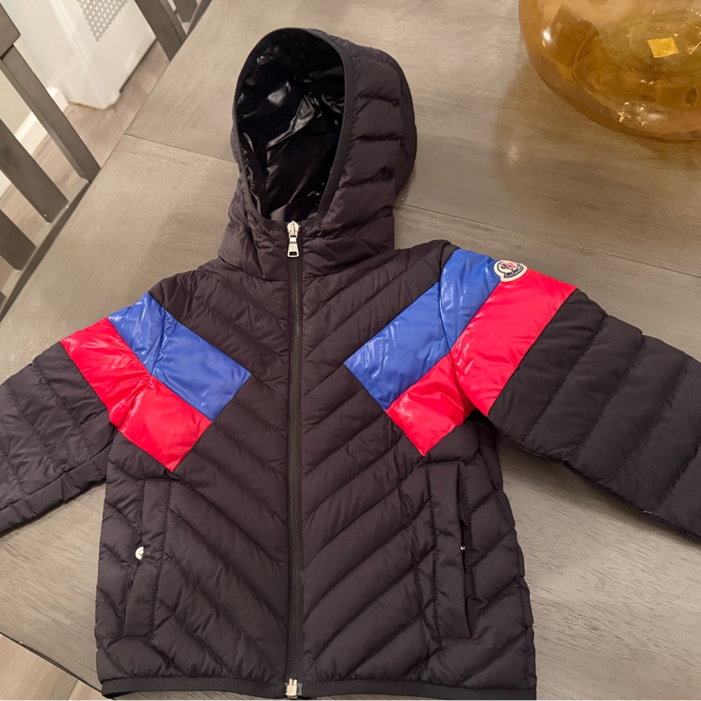 Kids Moncler jacket size 4. 💯 authentic, bought from Neimen Marcus.